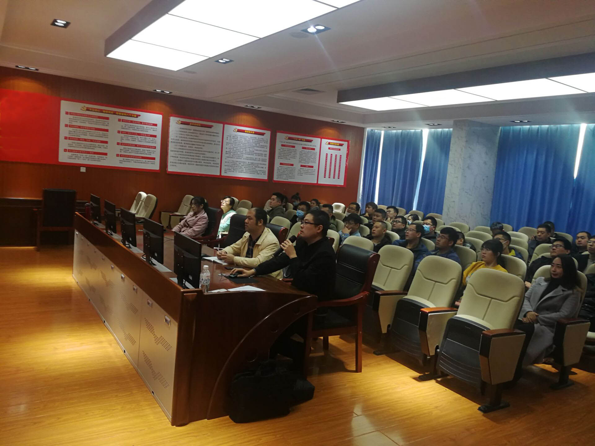 壽光驗(yàn)收2.jpg “智慧水務(wù)調(diào)度中心建設(shè)”/